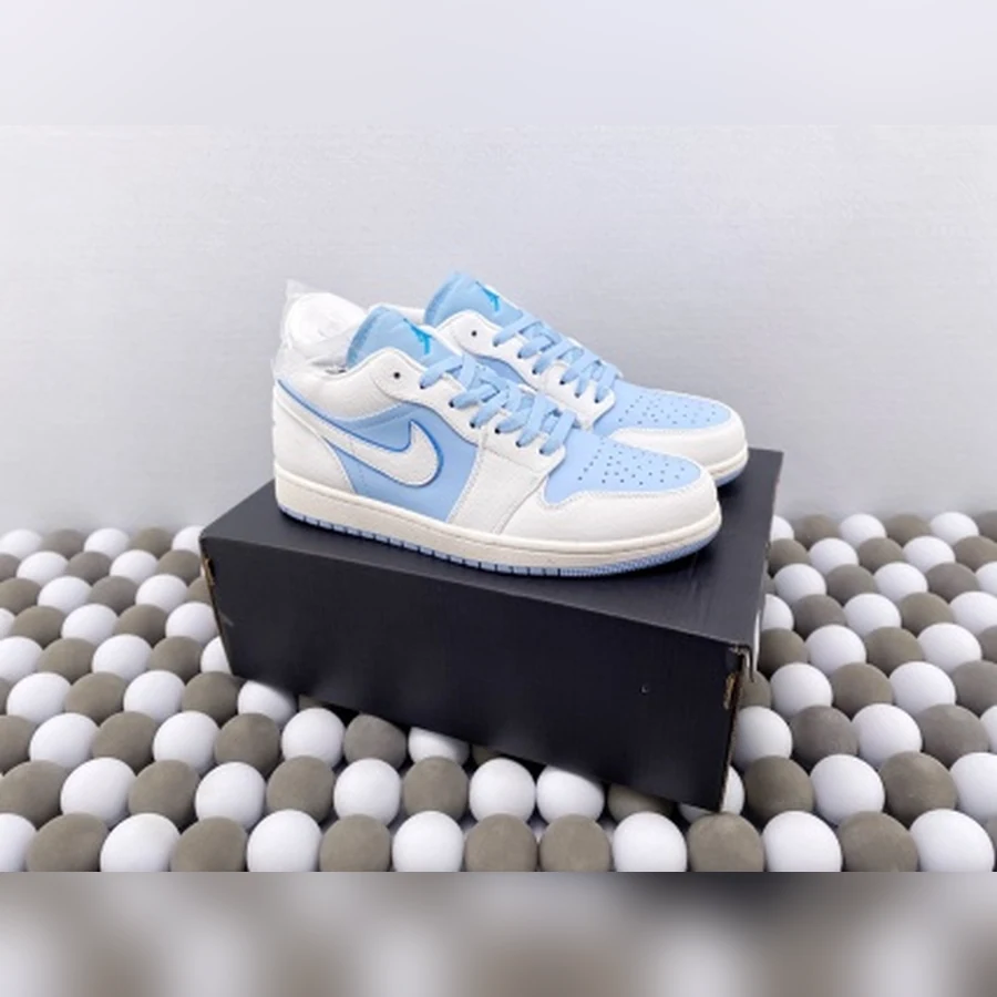 Jordan 1 Low Light Blue White Blue Toe