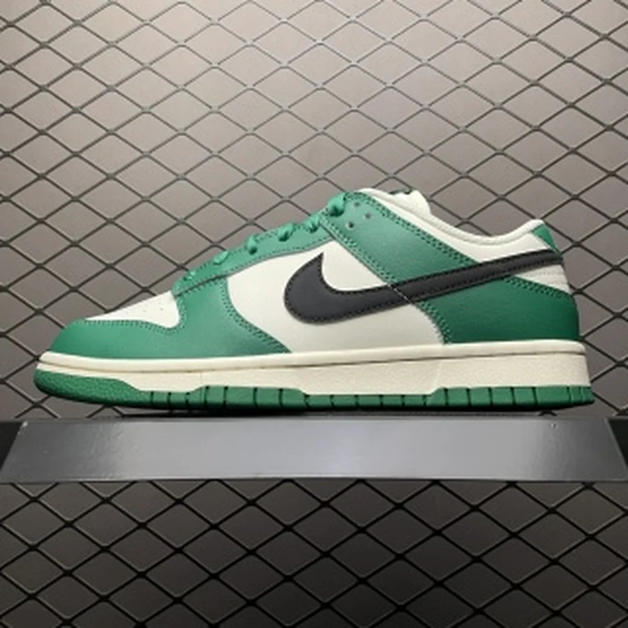 Dunk Low Green Sail Black — Gallery